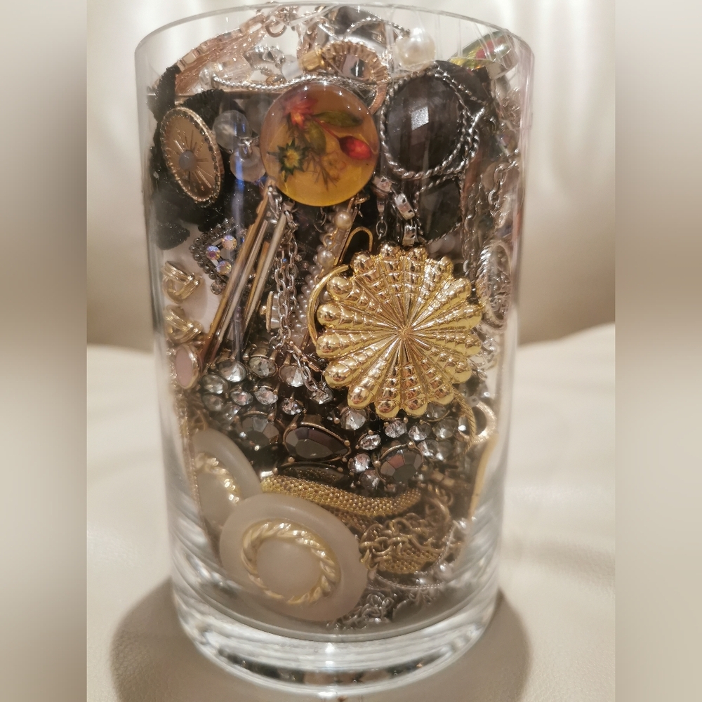 Mystery Gold tone and Silver tone Jewelry Jar (2.8lbs) - Picture 1 of 3